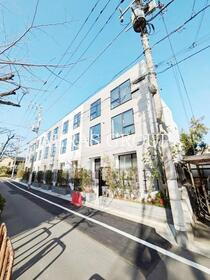 東京都目黒区柿の木坂１ 地上3階地下1階建