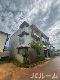 新潟県柏崎市松美１ 3階建 築8年10ヶ月