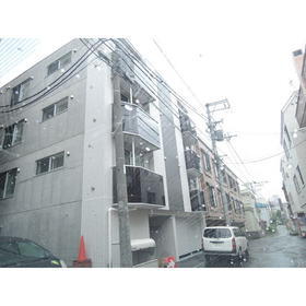 北海道札幌市中央区南六条西１３ 4階建 築7年10ヶ月