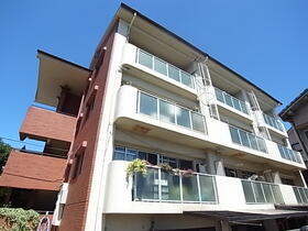 兵庫県尼崎市名神町１ 3階建