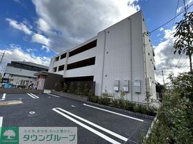 東京都板橋区高島平５ 3階建