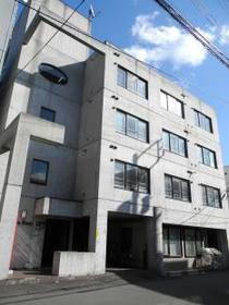北海道札幌市豊平区平岸三条４ 4階建 築32年11ヶ月