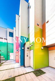 東京都目黒区五本木１ 築6年3ヶ月 3階建