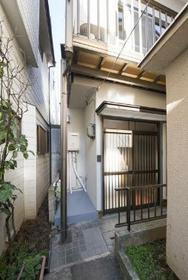 東京都大田区蒲田本町２ 2階建