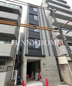 東京都目黒区中目黒３ 5階建