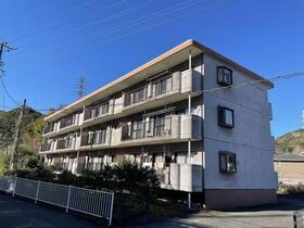 クレール川坂 3階建
