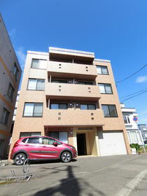 北海道札幌市豊平区平岸四条１２ 4階建 築18年6ヶ月