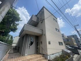 東京都練馬区貫井３ 3階建