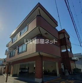 大阪府阪南市黒田 3階建