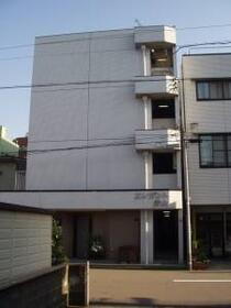 エレガント春山 4階建