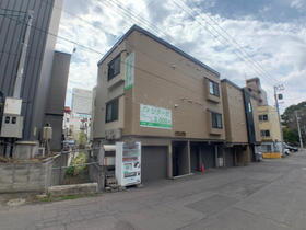 北海道札幌市北区北七条西７ 3階建 築20年2ヶ月