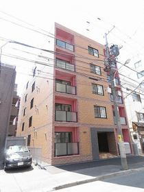 北海道札幌市中央区南六条西８ 5階建 築8年