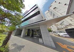 東京都港区赤坂７ 5階建