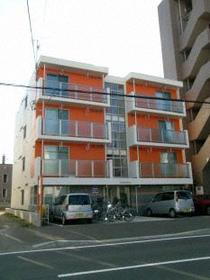 北海道札幌市白石区菊水四条３ 4階建 築13年6ヶ月