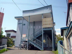 シャトレー川沿 2階建