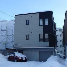 北海道札幌市白石区菊水八条２ 3階建 築18年3ヶ月