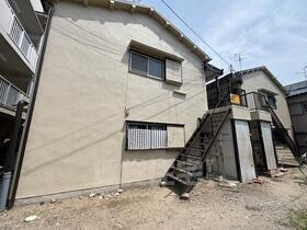 大阪府茨木市総持寺１ 2階建