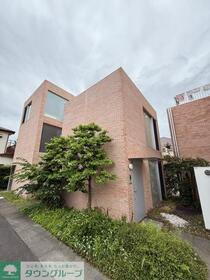 ガーデンコート成城ＵＮＩＴＥＤ　ＣＵＢＥＳ 地上2階地下1階建