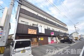 徳島県小松島市中田町字出口 3階建 築48年1ヶ月