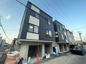 北海道札幌市東区北三十一条東１２ 3階建 築1年10ヶ月