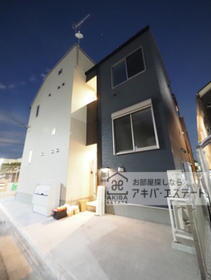 東京都足立区六町３ 2階建 築2年8ヶ月