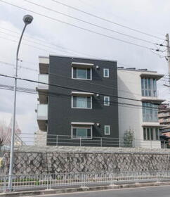 シャーメゾン山田池公園枚方 3階建