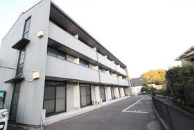 レオパレス泉 3階建