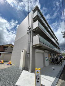 大阪府豊中市上野東２ 4階建 
