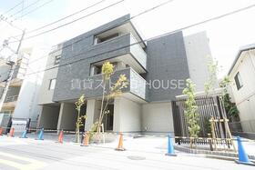 神奈川県厚木市泉町 3階建 
