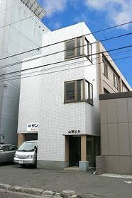 北海道札幌市中央区南四条西１３ 3階建