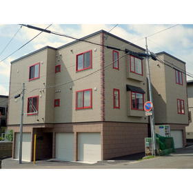 北海道札幌市白石区栄通１７ 3階建 築15年1ヶ月