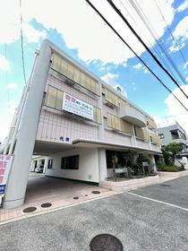 兵庫県尼崎市杭瀬南新町４ 3階建