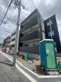 大阪府茨木市沢良宜浜２ 3階建