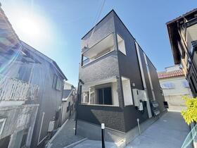 兵庫県神戸市垂水区泉が丘４  2階建