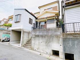 大阪府和泉市王子町 2階建