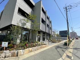 福岡県福岡市博多区西春町１ 3階建 築1年5ヶ月