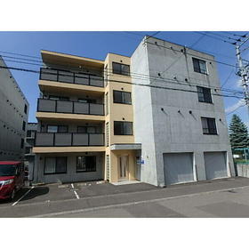 北海道札幌市豊平区平岸三条２ 4階建 築18年5ヶ月