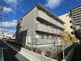大阪府茨木市舟木町 3階建