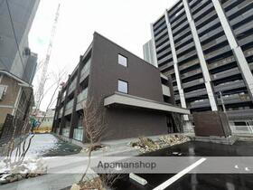 秋田県秋田市中通３ 3階建 築1年10ヶ月