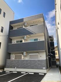 大阪府泉大津市助松町２  3階建