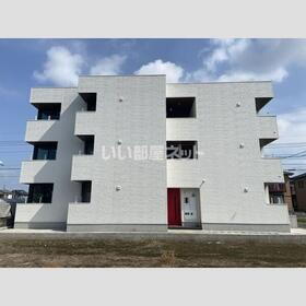 埼玉県加須市富士見町  3階建