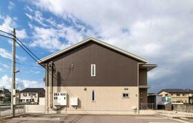 富山県高岡市泉町 2階建