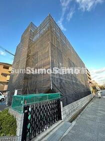 兵庫県尼崎市崇徳院２ 3階建