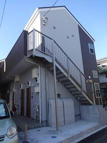 神奈川県横浜市金沢区寺前２ 2階建 築6年10ヶ月