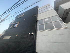 兵庫県尼崎市東難波町３ 3階建