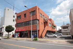 千葉県四街道市四街道１ 3階建