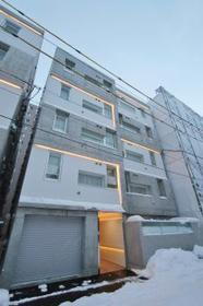 北海道札幌市中央区北四条西１７ 5階建 築9年8ヶ月