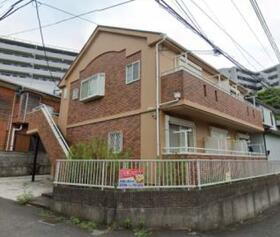 神奈川県横浜市金沢区六浦東１ 2階建