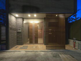 東京都品川区北品川３ 築13年10ヶ月 9階建