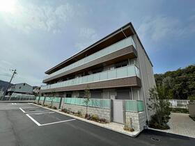 兵庫県姫路市青山西１ 築3年10ヶ月 3階建